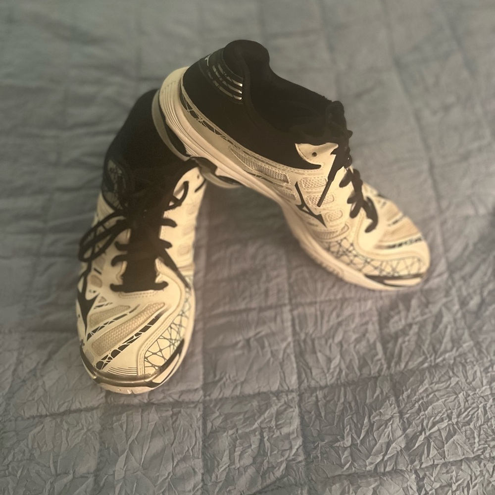 Mizuno Wave Voltage Volleyball shoes Women’s 9.5
